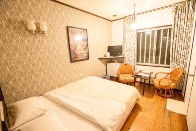 Postel nebo postele na pokoji v ubytování Shirahama Hotel