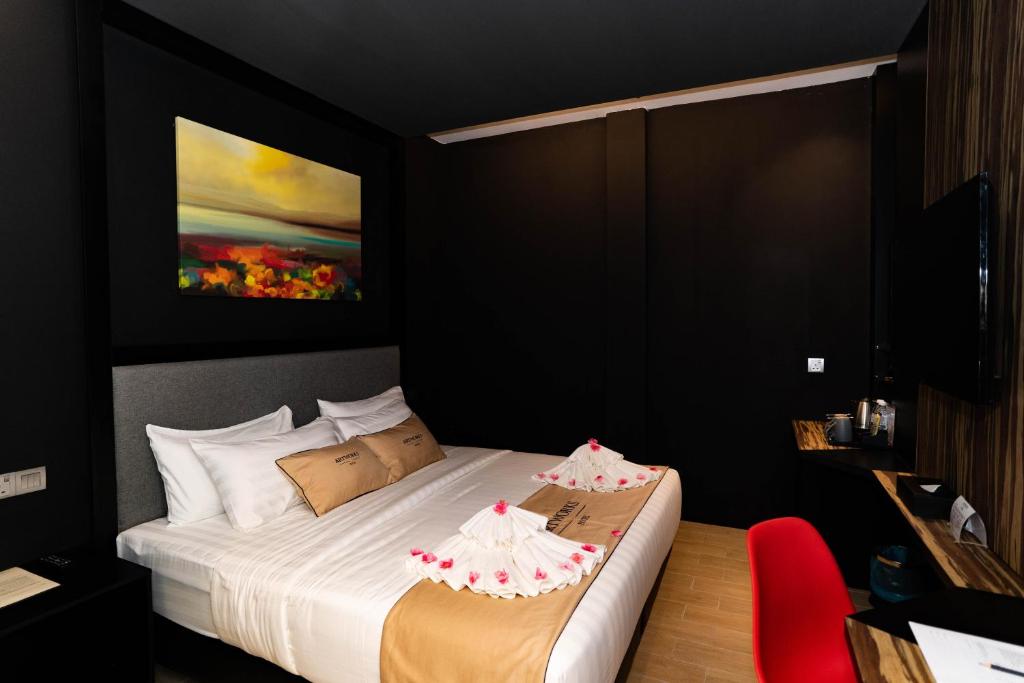 Postel nebo postele na pokoji v ubytování Artworks Hotel Ipoh