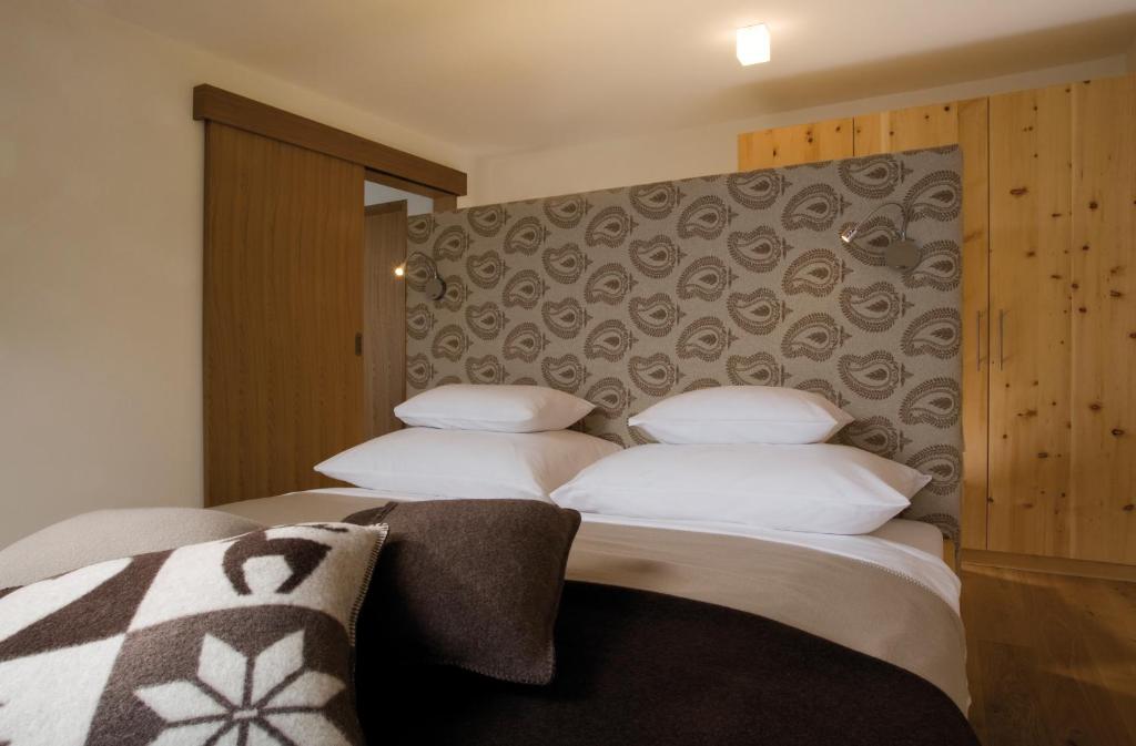 Postel nebo postele na pokoji v ubytování Hotel Alpenrose