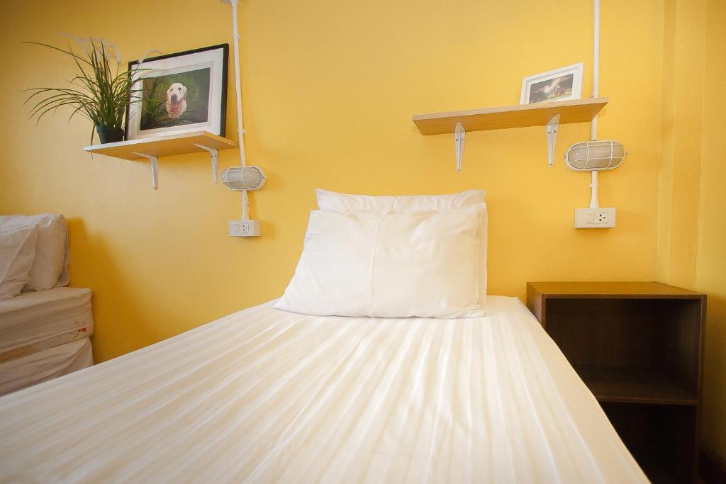 Llit o llits en una habitació de Thai Thai Hostel