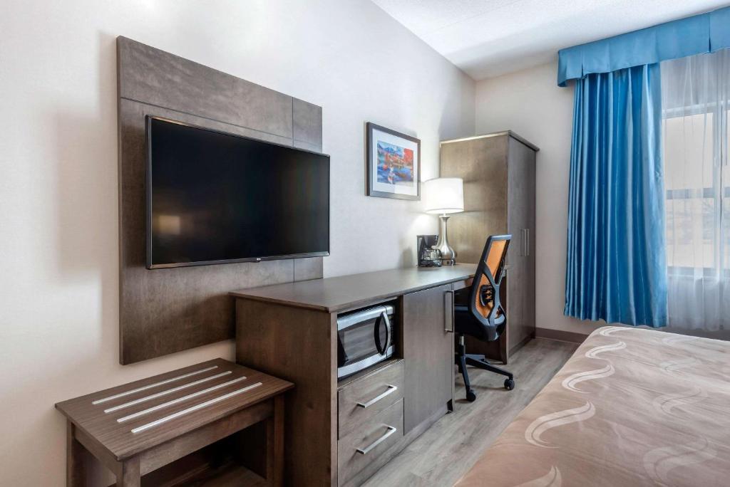 
Queen Room - Non-Smoking
