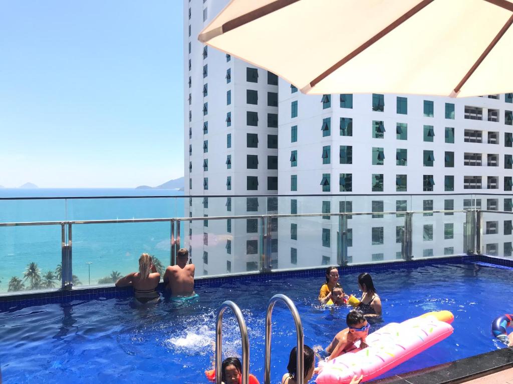 Hồ bơi trong/gần Smile Hotel Nha Trang