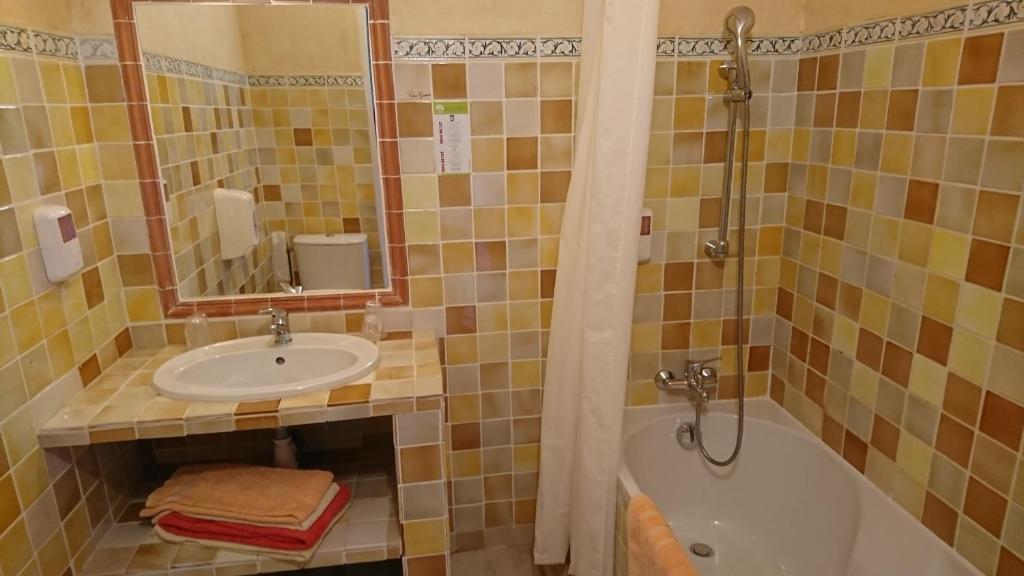 Koupelna v ubytování Hotel Les Cavalets