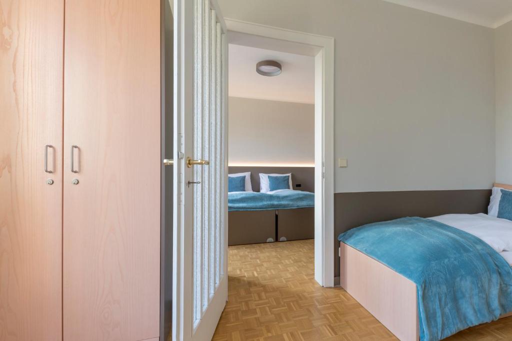 Postel nebo postele na pokoji v ubytování campus Horn
