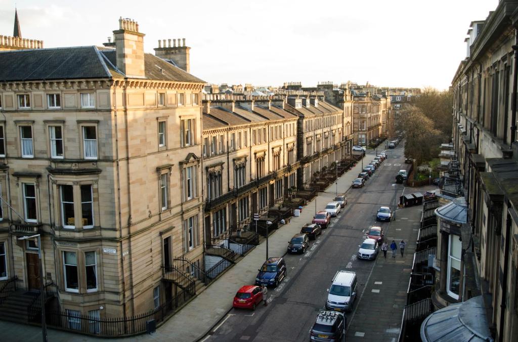 The Bonham - Resim 43