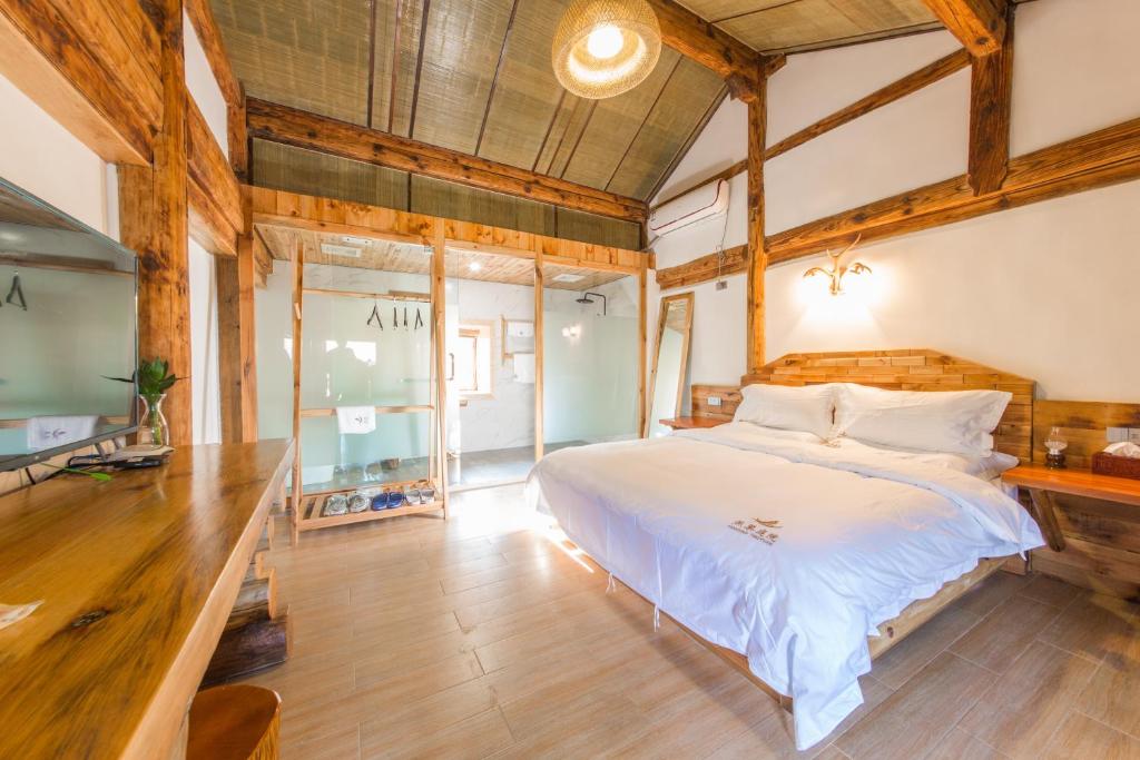 Postel nebo postele na pokoji v ubytování Swallow Nest Guesthouse