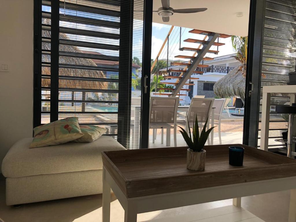 Posezení v ubytování La Vista Luxury Apartment Jan Thiel