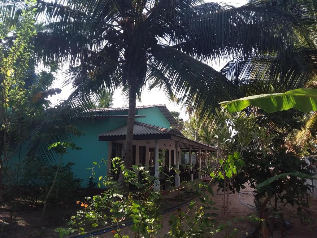 Theepan's Home - Deluxe Double Room