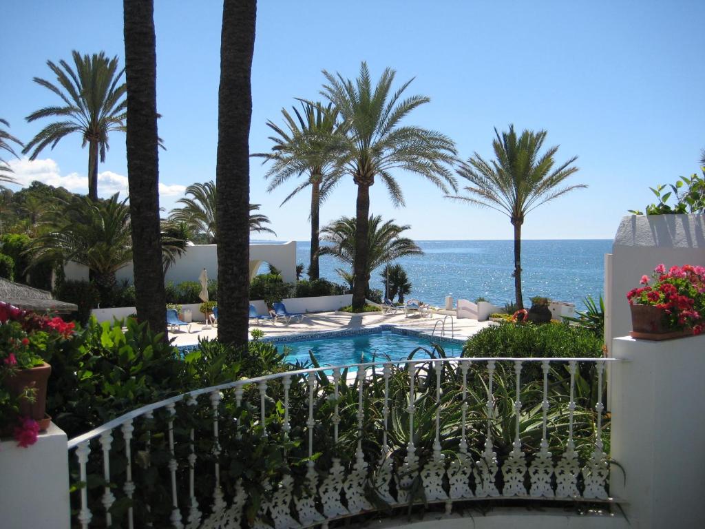 Booking.com: Oasis Club Beach Villa , Marbella, Spanje . Boek ...