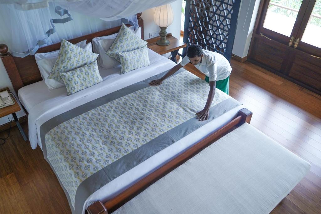 Postel nebo postele na pokoji v ubytování Calamansi Cove Villas