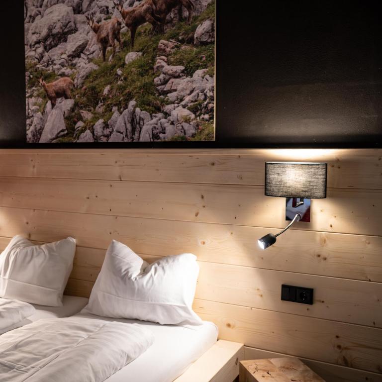 Postel nebo postele na pokoji v ubytování Design Hotel ALPENLIEBE - - - - Boutique-Flair - - - -