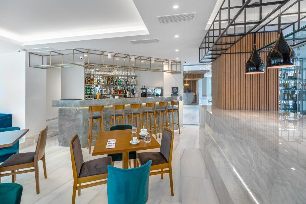 Restaurace v ubytování Glyfada Riviera Hotel