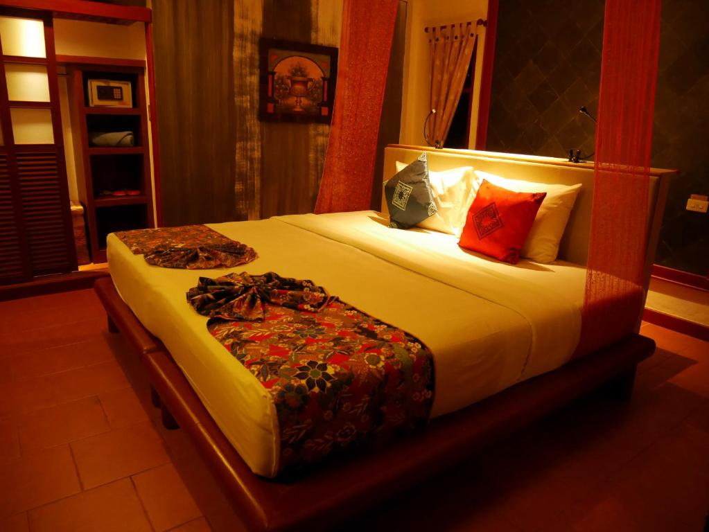 Bangtao Beach Chalet Resort - 2