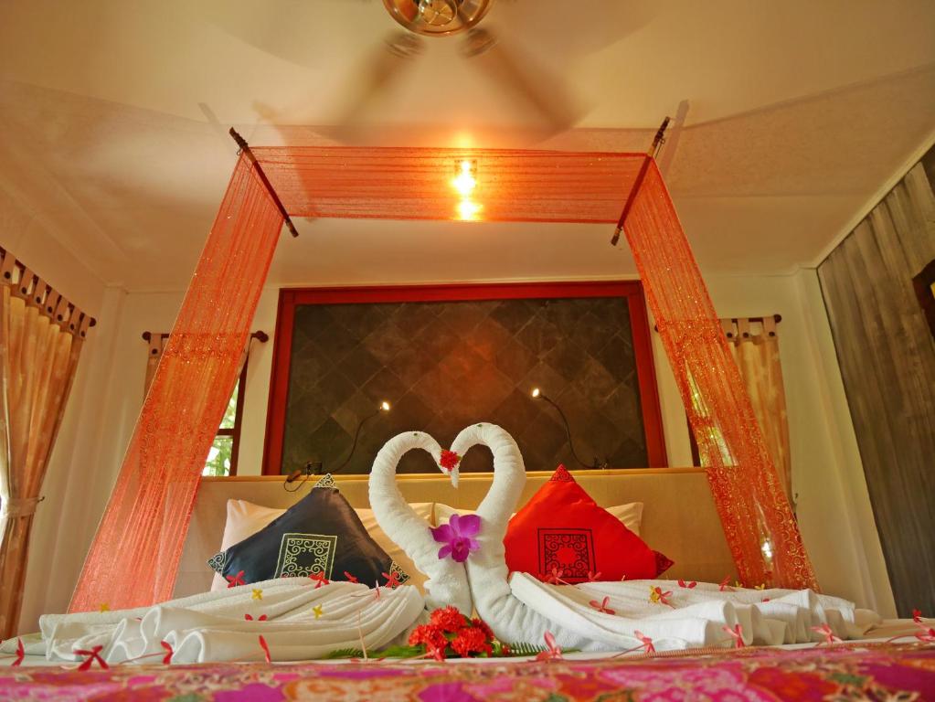 Bangtao Beach Chalet Resort - 1