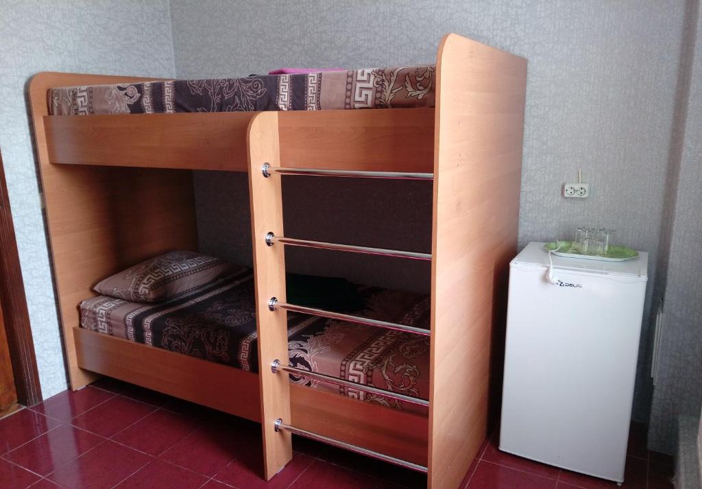 Palanda nebo palandy na pokoji v ubytování Premium Hotel