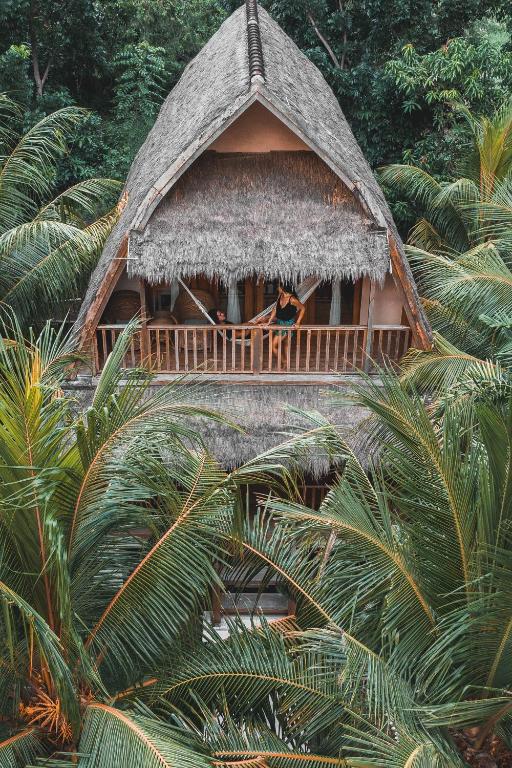 Island View Bar & Bungalow - 18