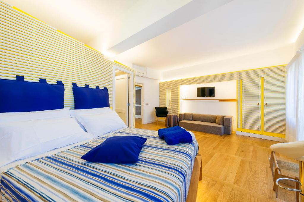 Luiselle Charming Accommodation Sorrento City Center - 小型套房