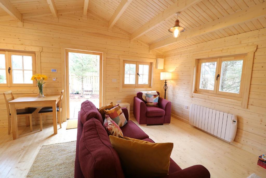 Posezení v ubytování Inisean Lodge log cabin -part of Inisean B&B