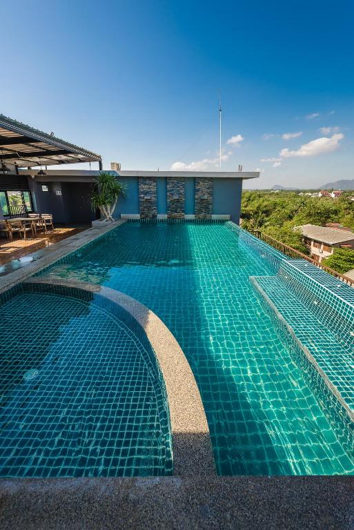 Bazén v ubytování C Cha-Am Hotel nebo v jeho okolí