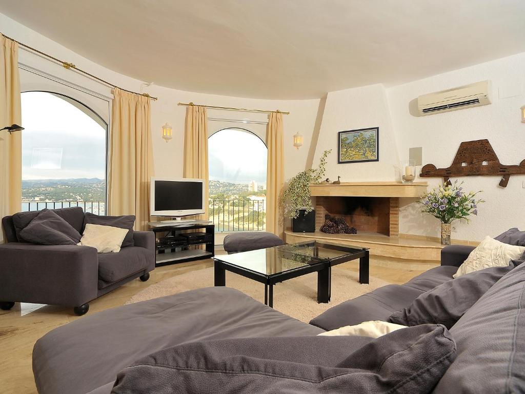 A television and/or entertainment centre at Villa Vista Panorama by Interhome