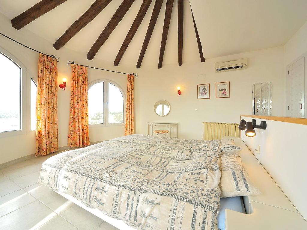 A bed or beds in a room at Villa Vista Panorama by Interhome