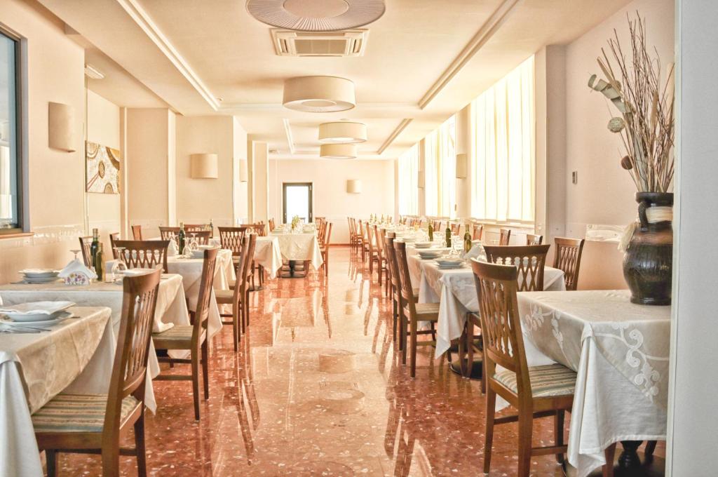 Restaurace v ubytování Hotel Dei Pini