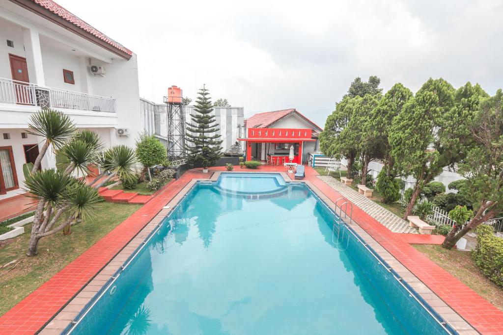 Bazén v ubytování Hotel Lurus nebo v jeho okolí