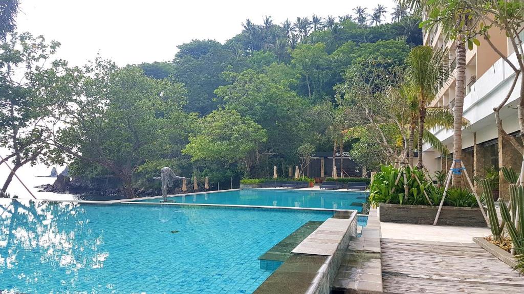 Bazén v ubytování Louis Kienne Resort Senggigi nebo v jeho okolí