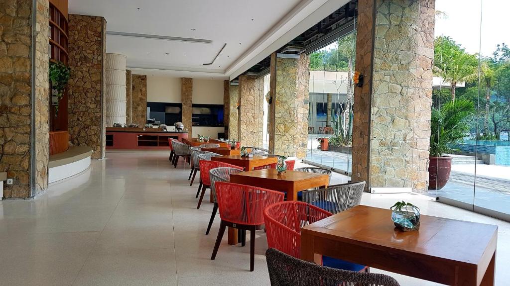 Restaurace v ubytování Louis Kienne Resort Senggigi