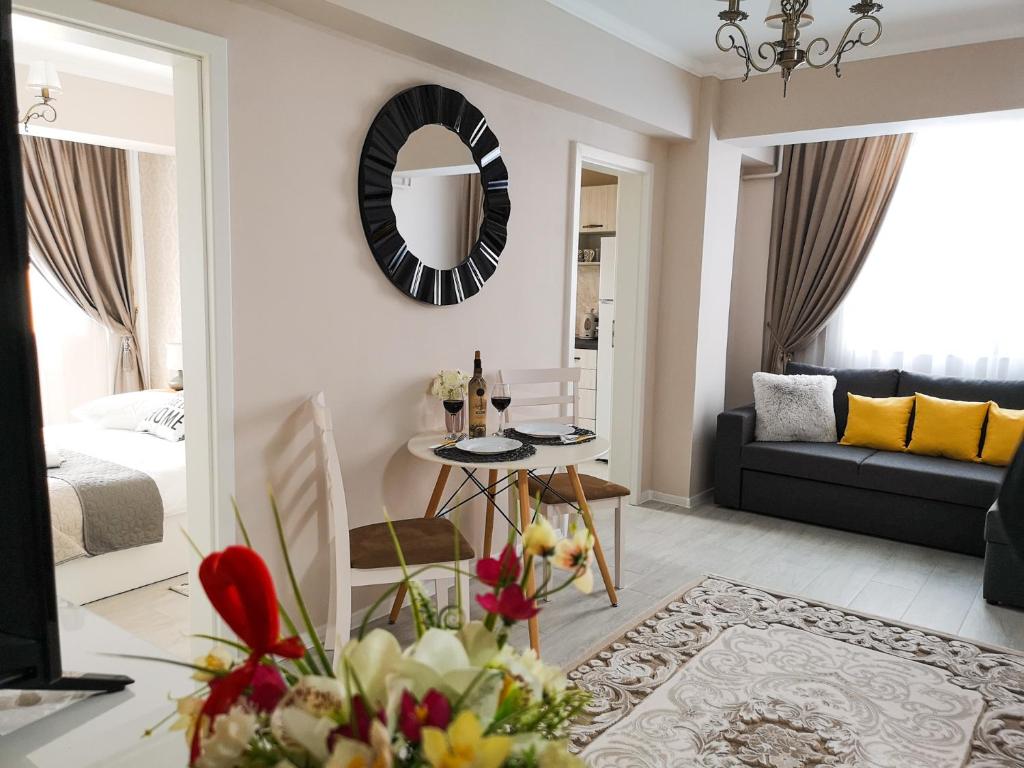 a living room with a couch and a table at YNS Apartaments in Iaşi