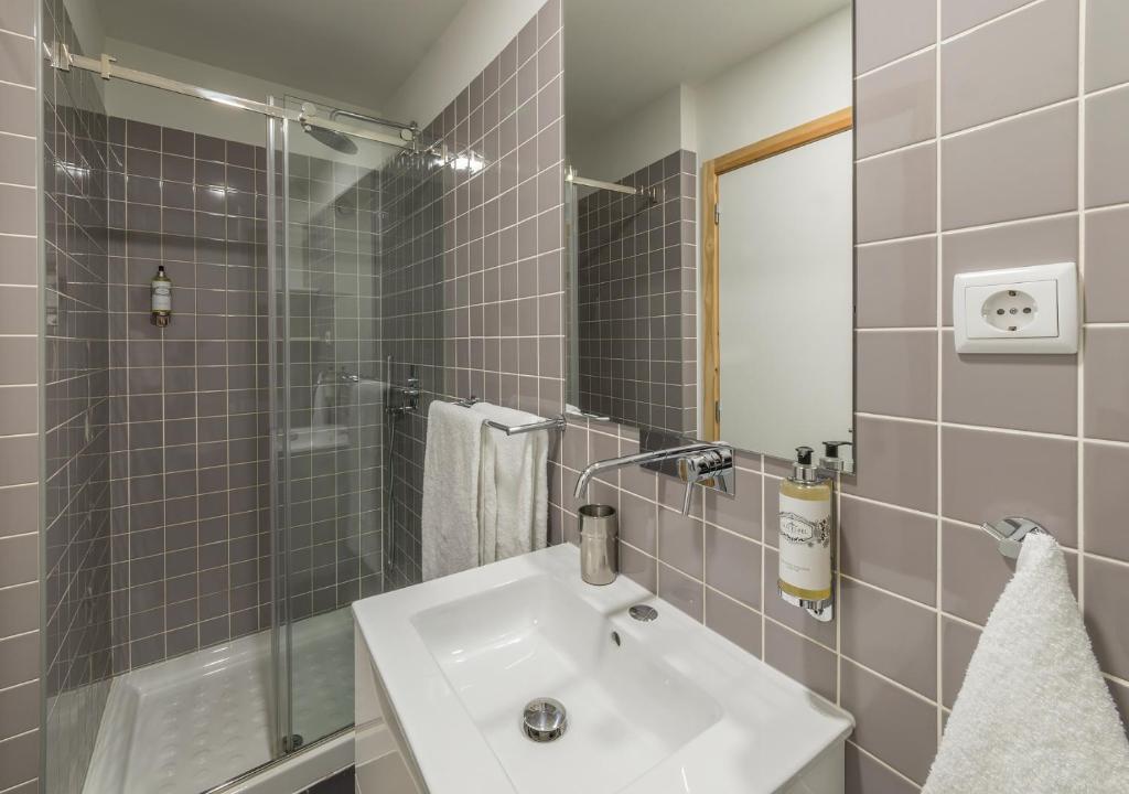 Oporto Street Sá de Noronha - 11