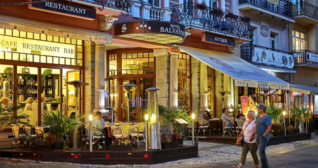 Huéspedes de Salvator Hotel