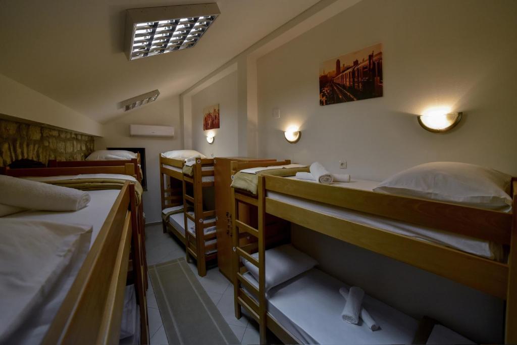 Postel nebo postele na pokoji v ubytování Hostel Sinj