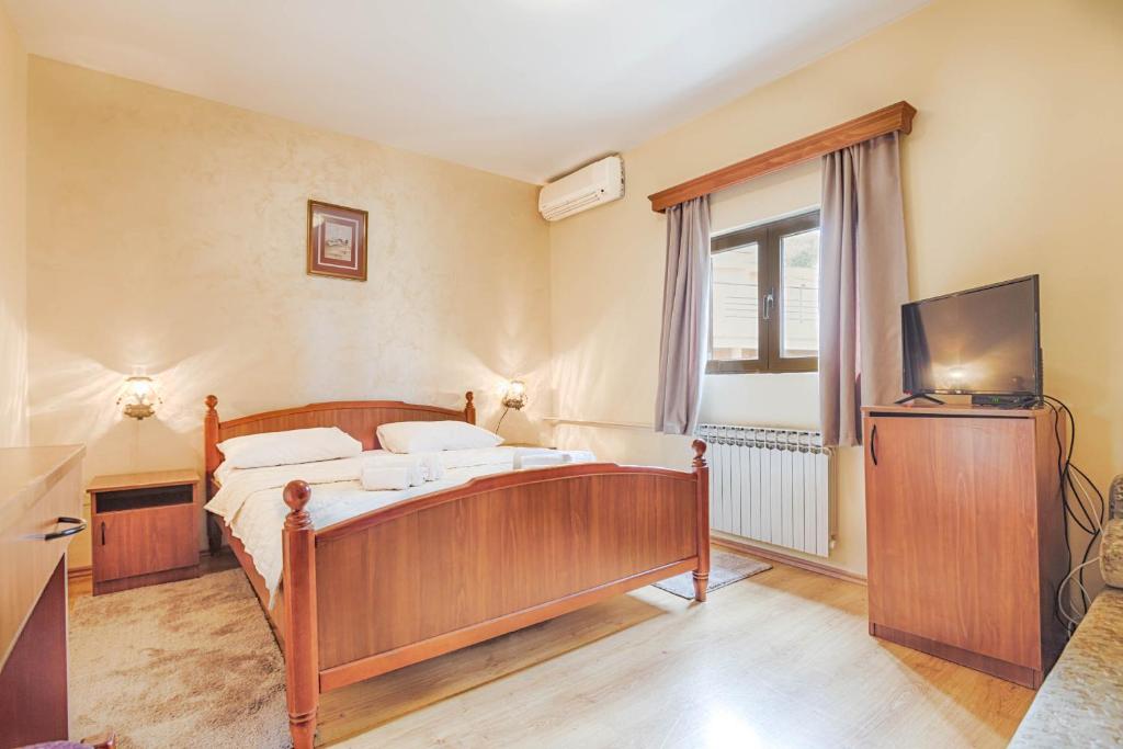 Postel nebo postele na pokoji v ubytování Mali Miločer Bay Accommodation