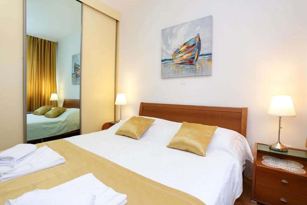 Postel nebo postele na pokoji v ubytování Luxury Apartment ELA