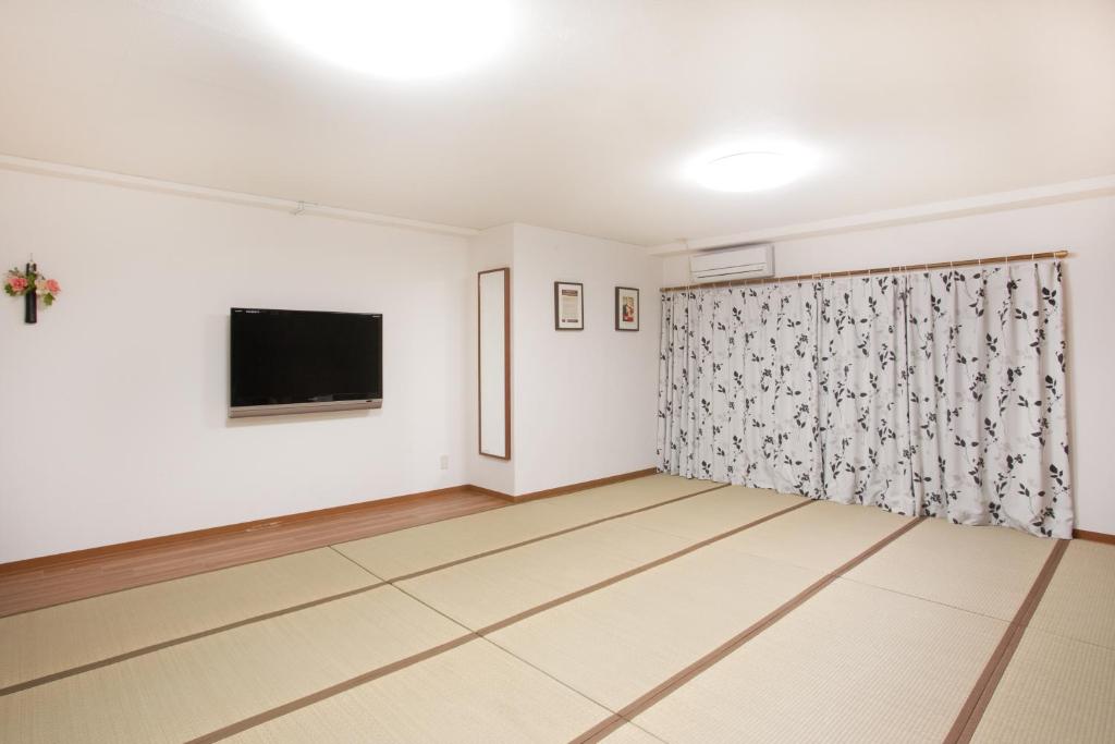TV a/nebo společenská místnost v ubytování Hanabi Hotel