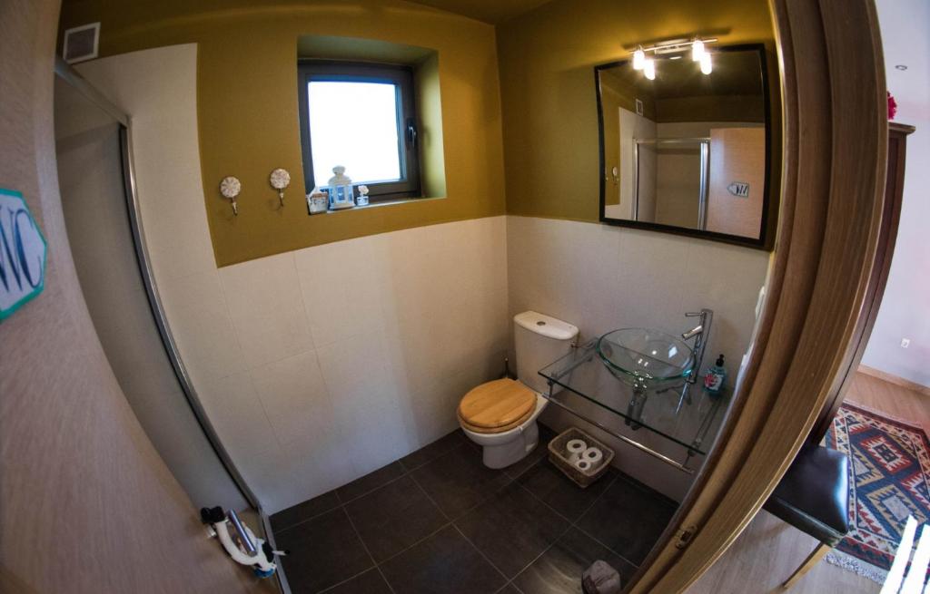 A bathroom at La Riega del Peral