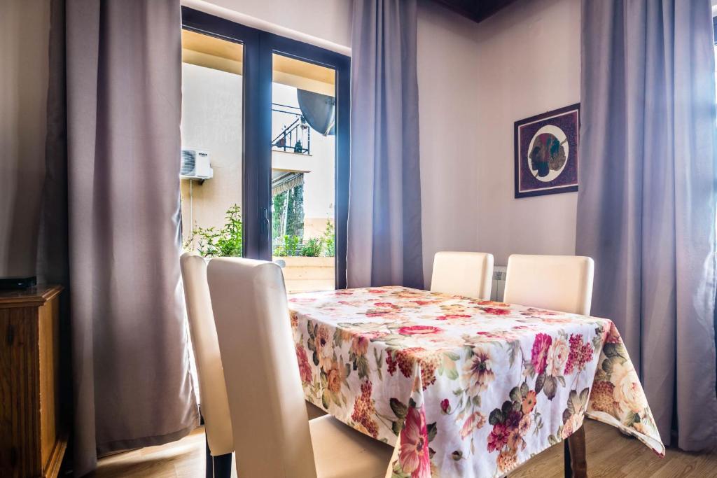 Posezení v ubytování Mali Miločer Bay Accommodation