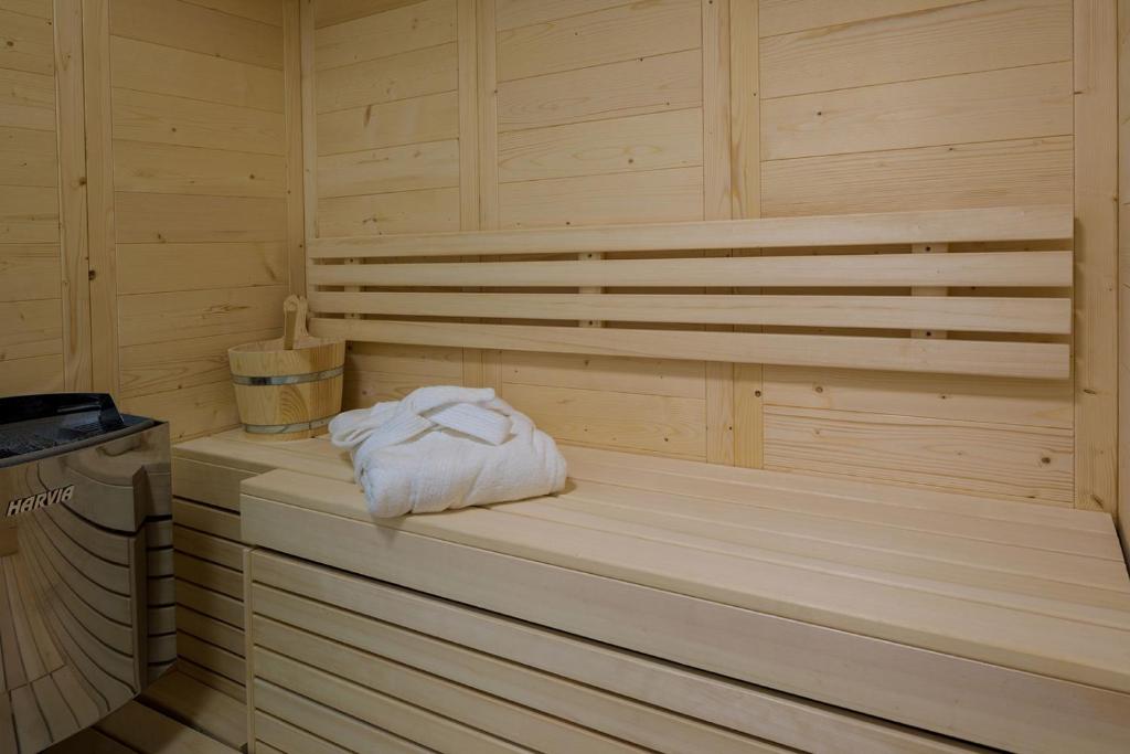 a sauna with a tub with a towel on it at Villa Almy in Plaka