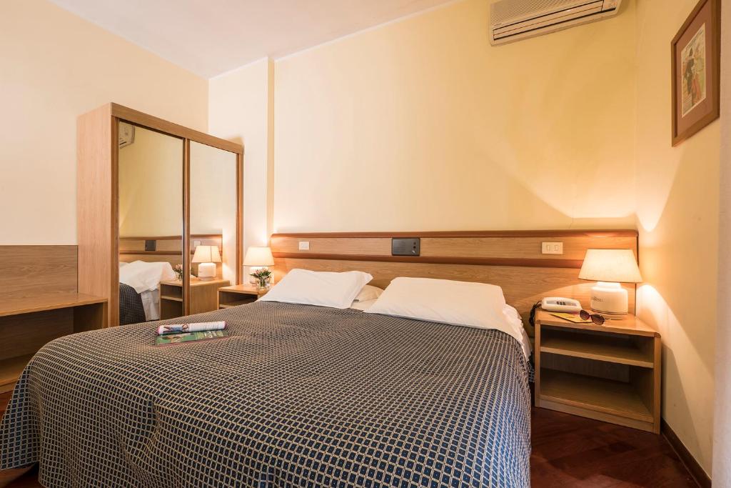Postel nebo postele na pokoji v ubytování Hotel Vega Perugia
