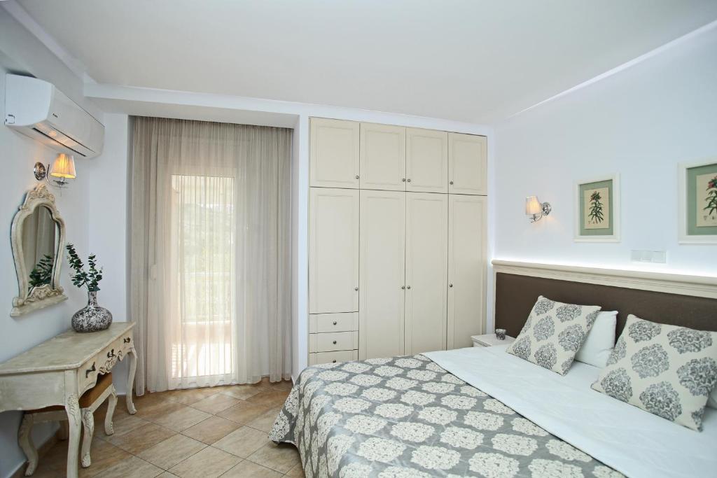 Postel nebo postele na pokoji v ubytování Kassandra Villas