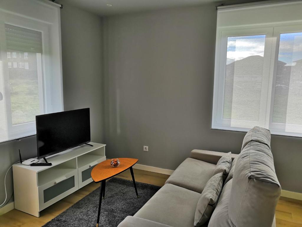 TV a/nebo společenská místnost v ubytování Apartamentos El Valle