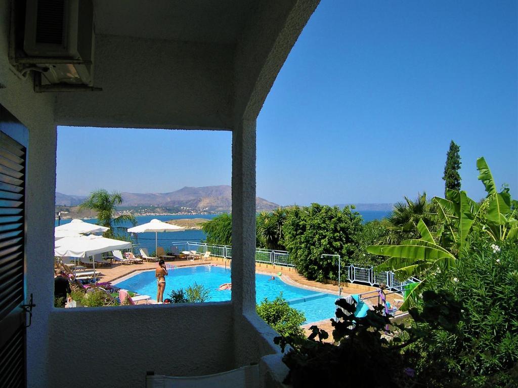 The swimming pool at or close to Emerald