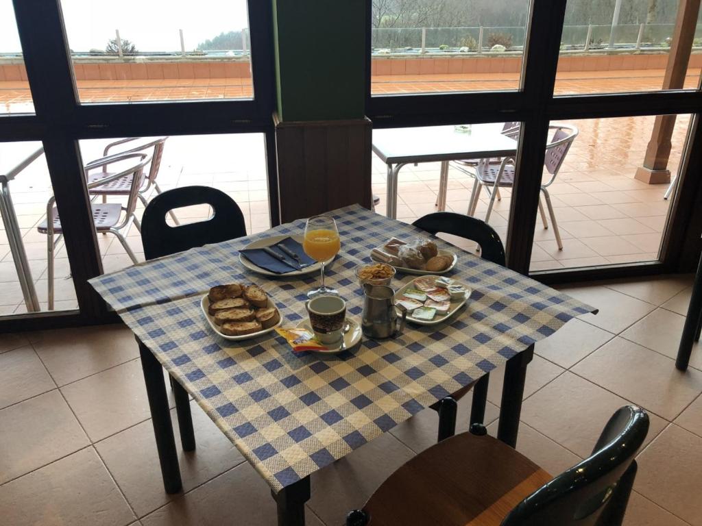 Comida en o cerca de este hotel