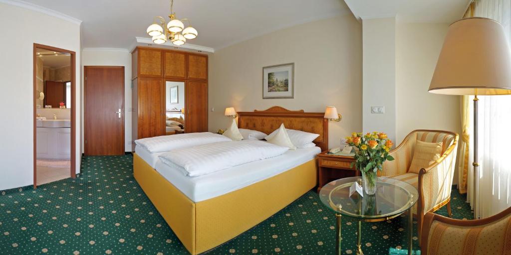 Postel nebo postele na pokoji v ubytování Hotel Sacher-Stoiber