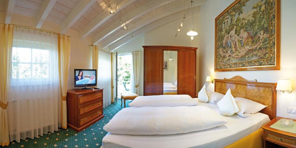 Postel nebo postele na pokoji v ubytování Hotel Sacher-Stoiber