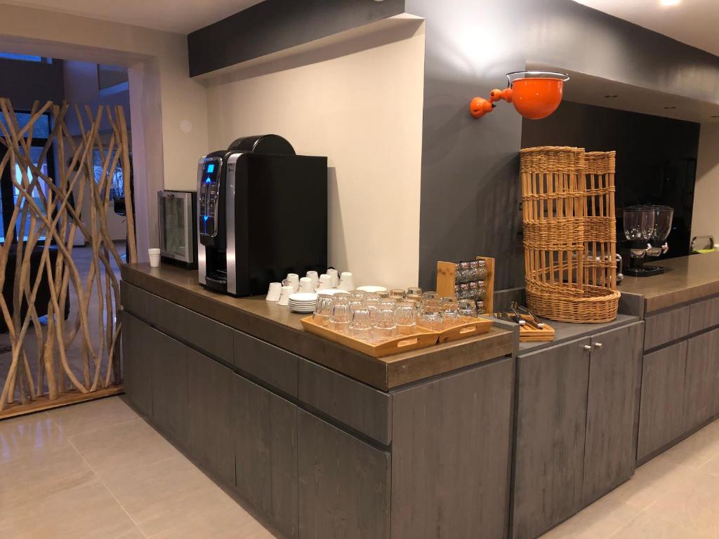 Kuchyň nebo kuchyňský kout v ubytování Hôtel L'ange de la vallée