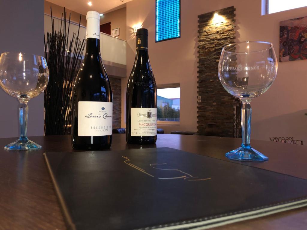 Nápoje v ubytování Hôtel L'ange de la vallée