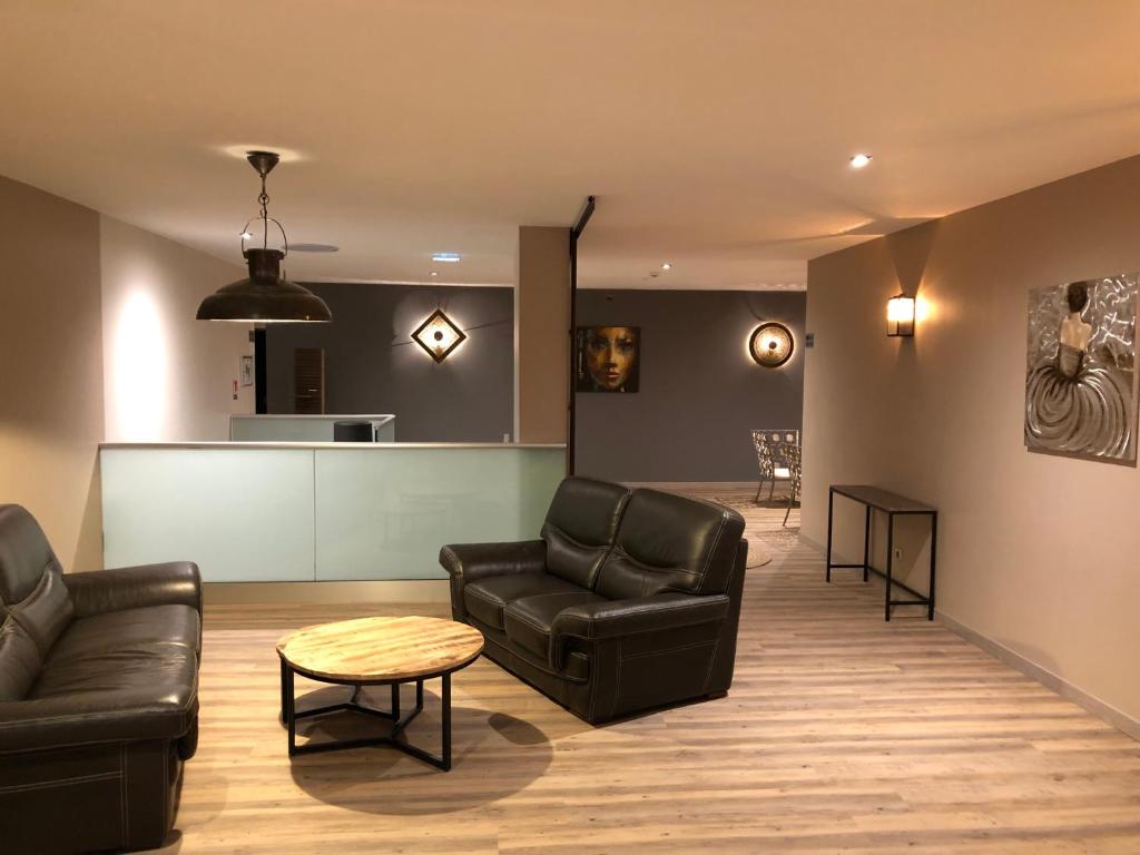 Posezení v ubytování Hôtel L'ange de la vallée