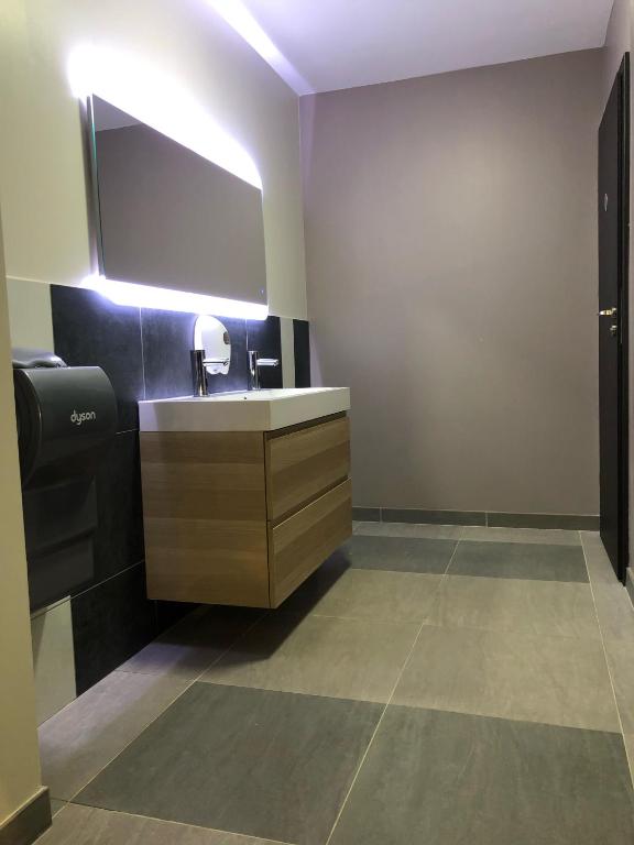 Kuchyň nebo kuchyňský kout v ubytování Hôtel L'ange de la vallée
